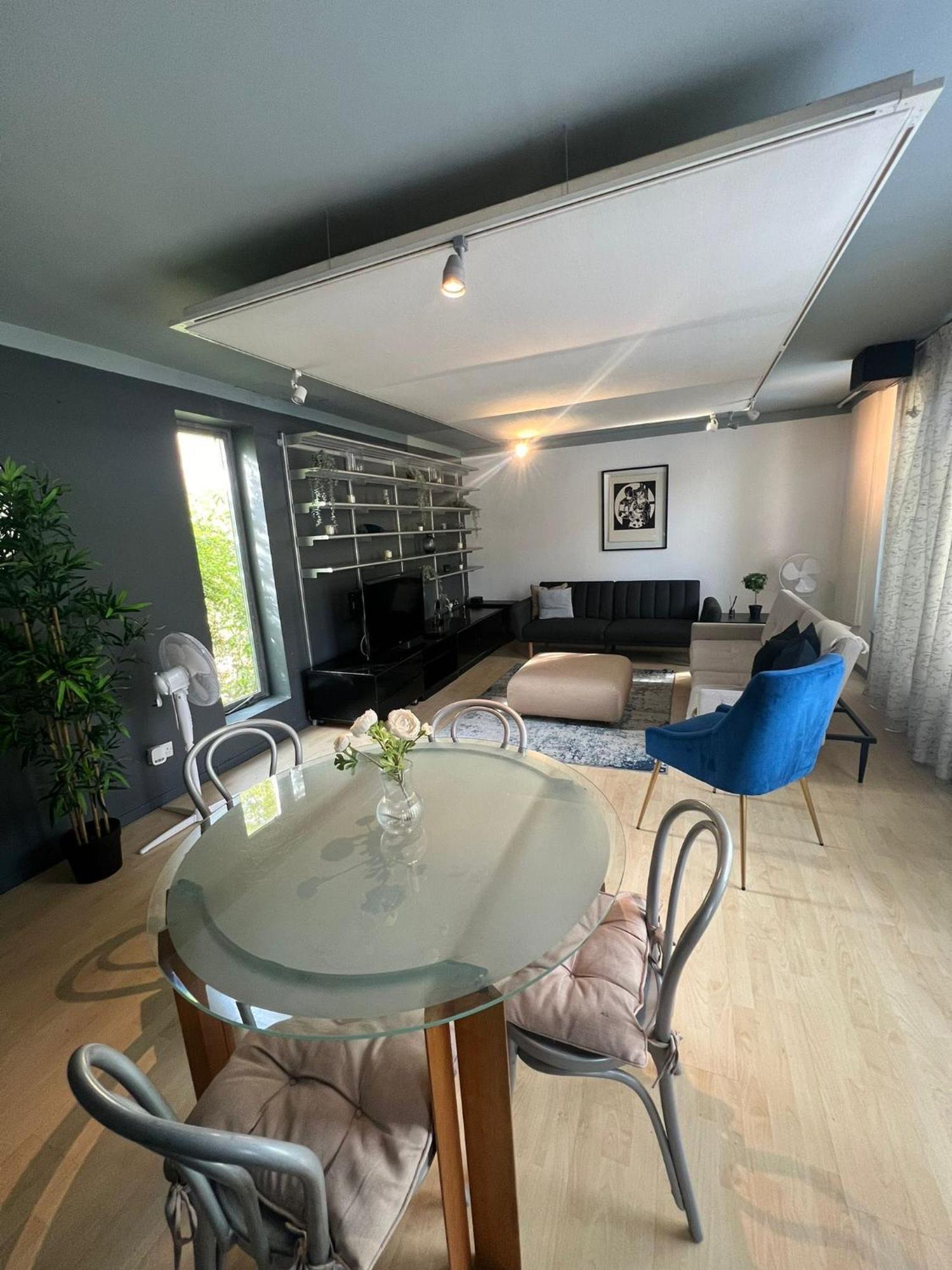 Вилла One Bed House In Camden Town Лондон Экстерьер фото