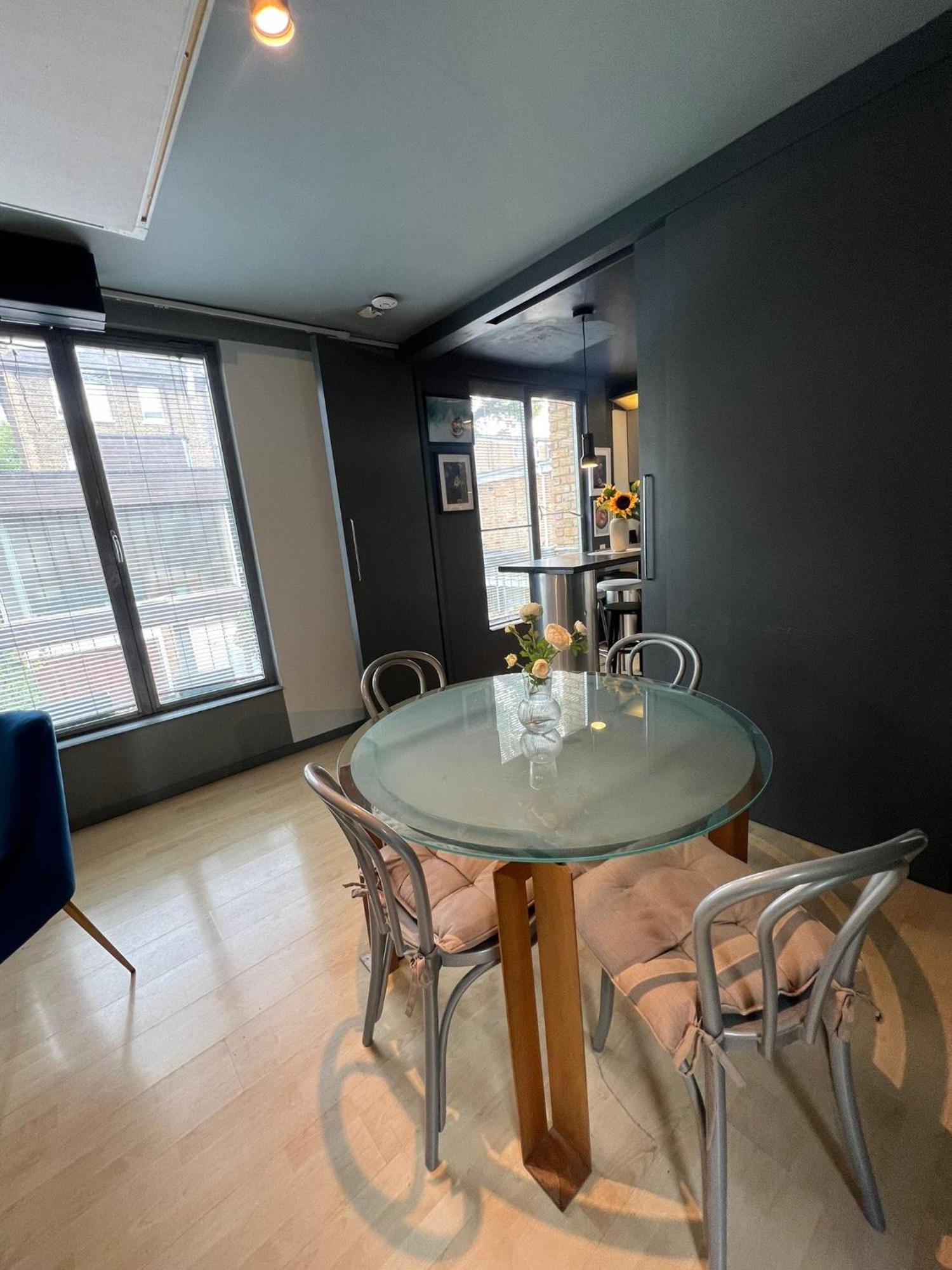 Вилла One Bed House In Camden Town Лондон Экстерьер фото