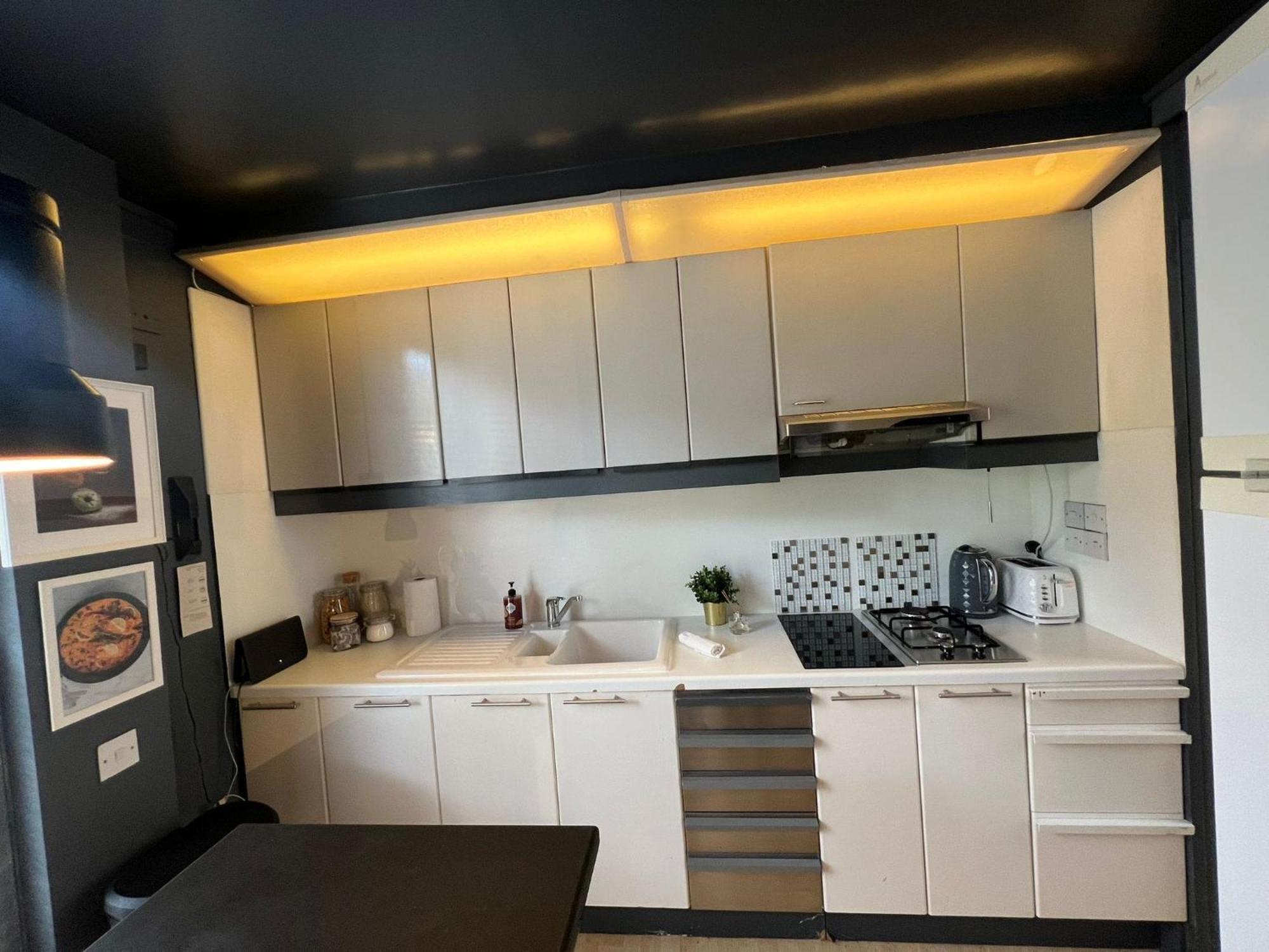 Вилла One Bed House In Camden Town Лондон Экстерьер фото